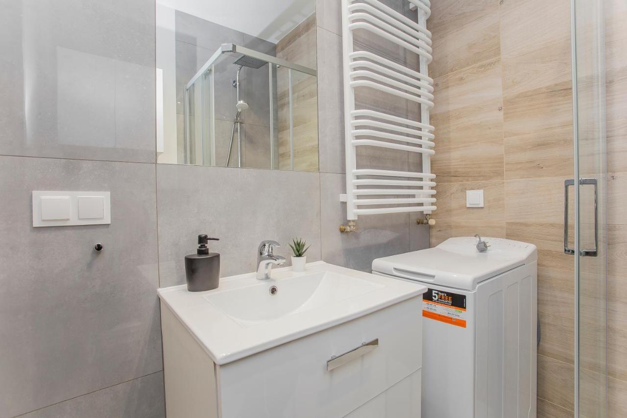 Urban Jungle - Grey Apartment Białystok